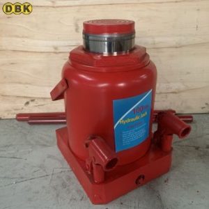 Con đội thủy lực 100 tấn